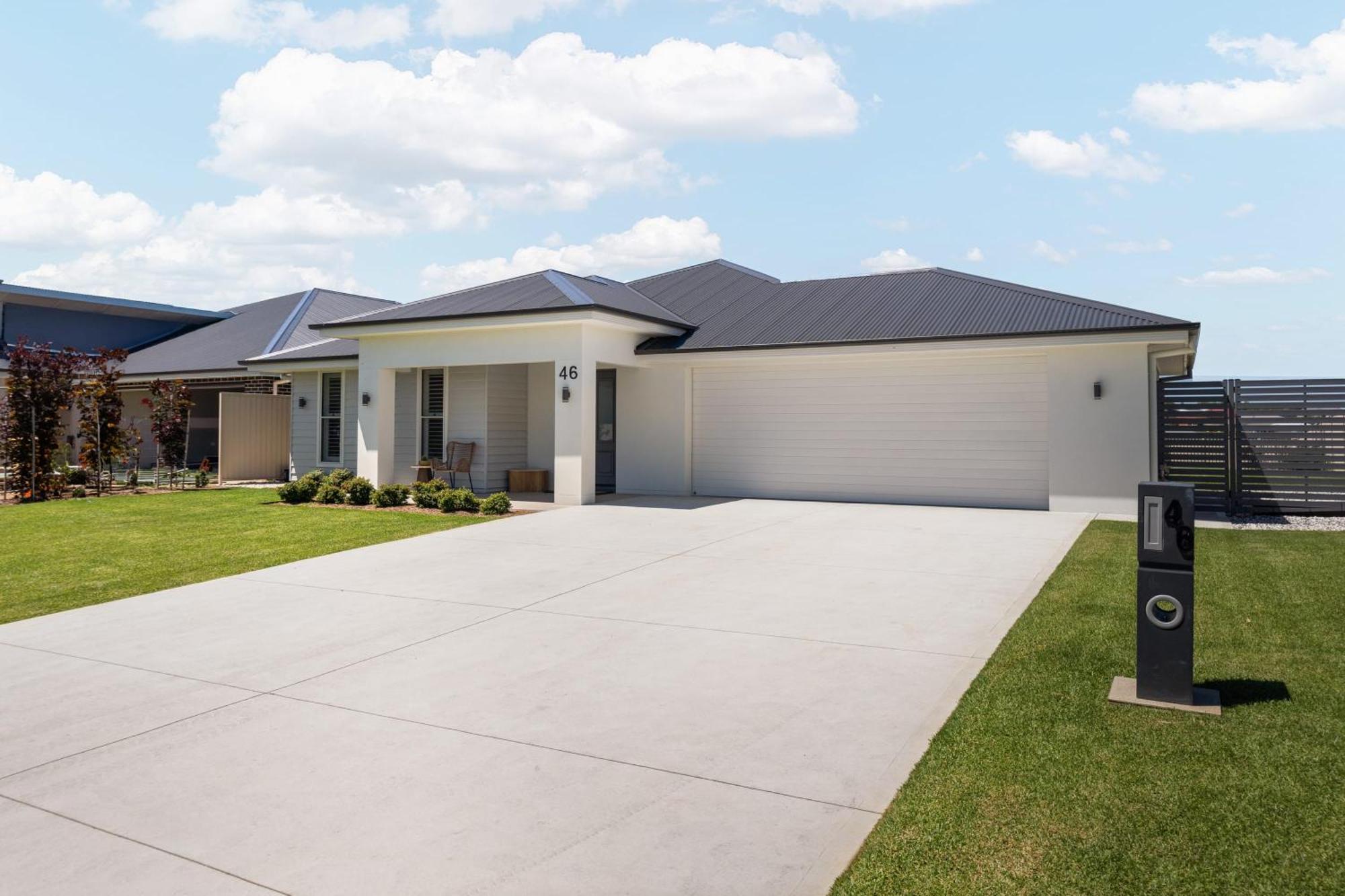 Brilliant Brennan - Modern 4 Bed 2 Bath Home Bathurst Exterior photo